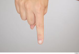 Yoshinaga Kuri fingers index finger 0003.jpg